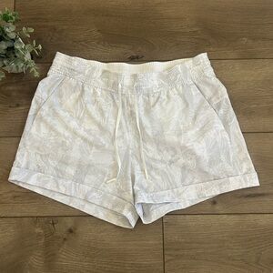LULULEMON Spring Break Away Shorts *4 Way Stretch 3" Size 10 Eternal White Wave